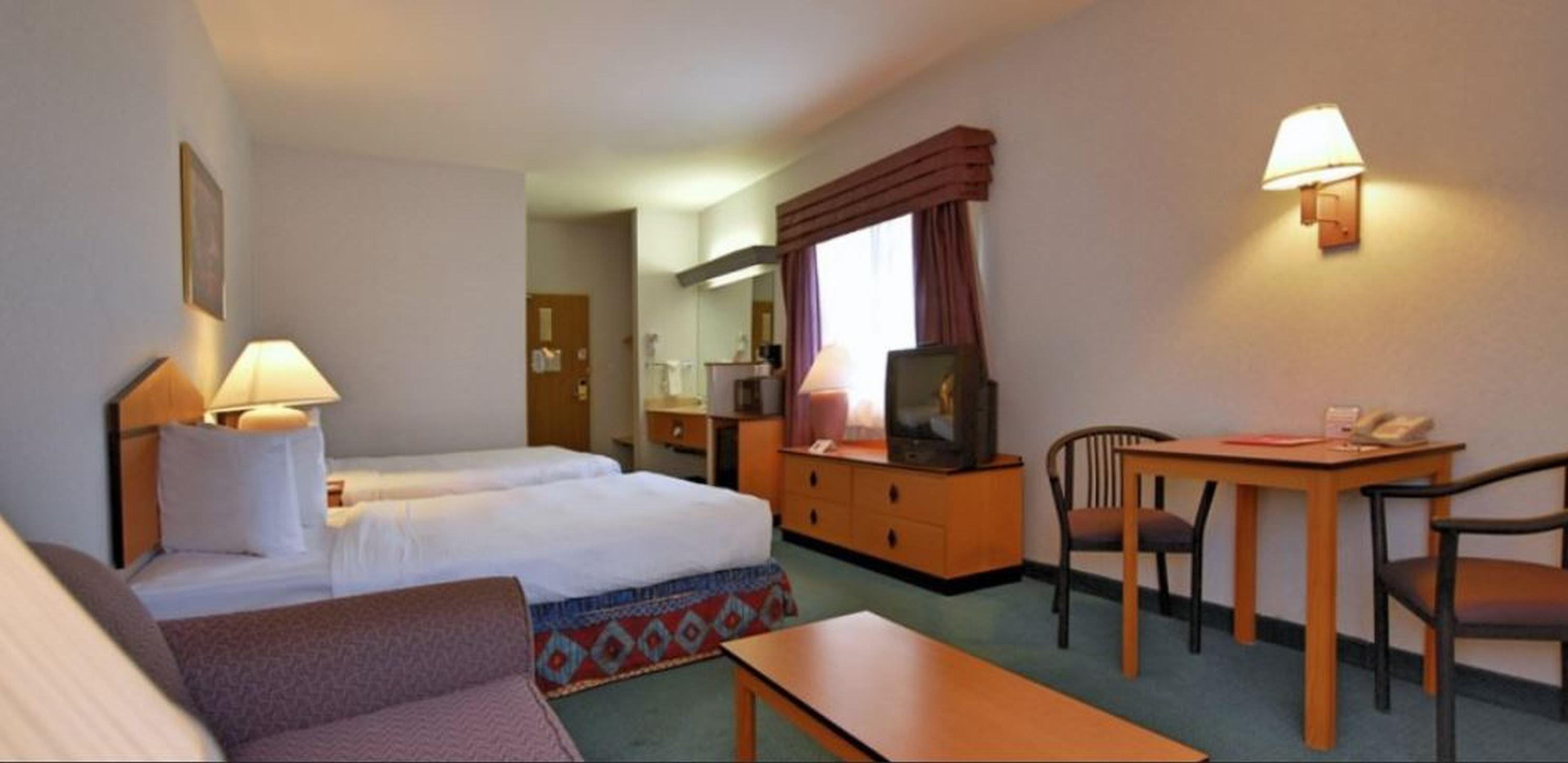 Quality Inn & Suites Denver Airport - Gateway Park Aurora Ngoại thất bức ảnh