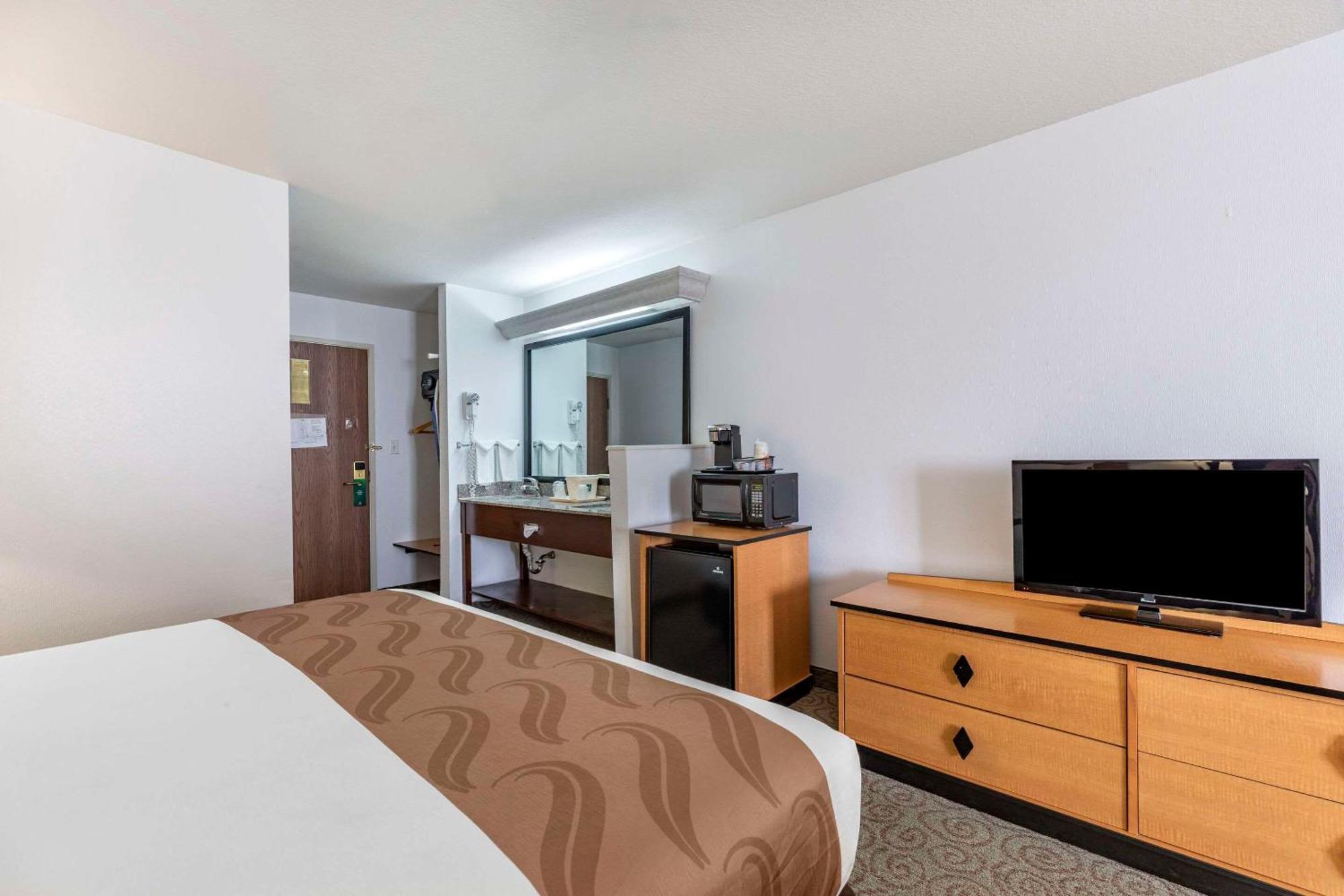 Quality Inn & Suites Denver Airport - Gateway Park Aurora Ngoại thất bức ảnh