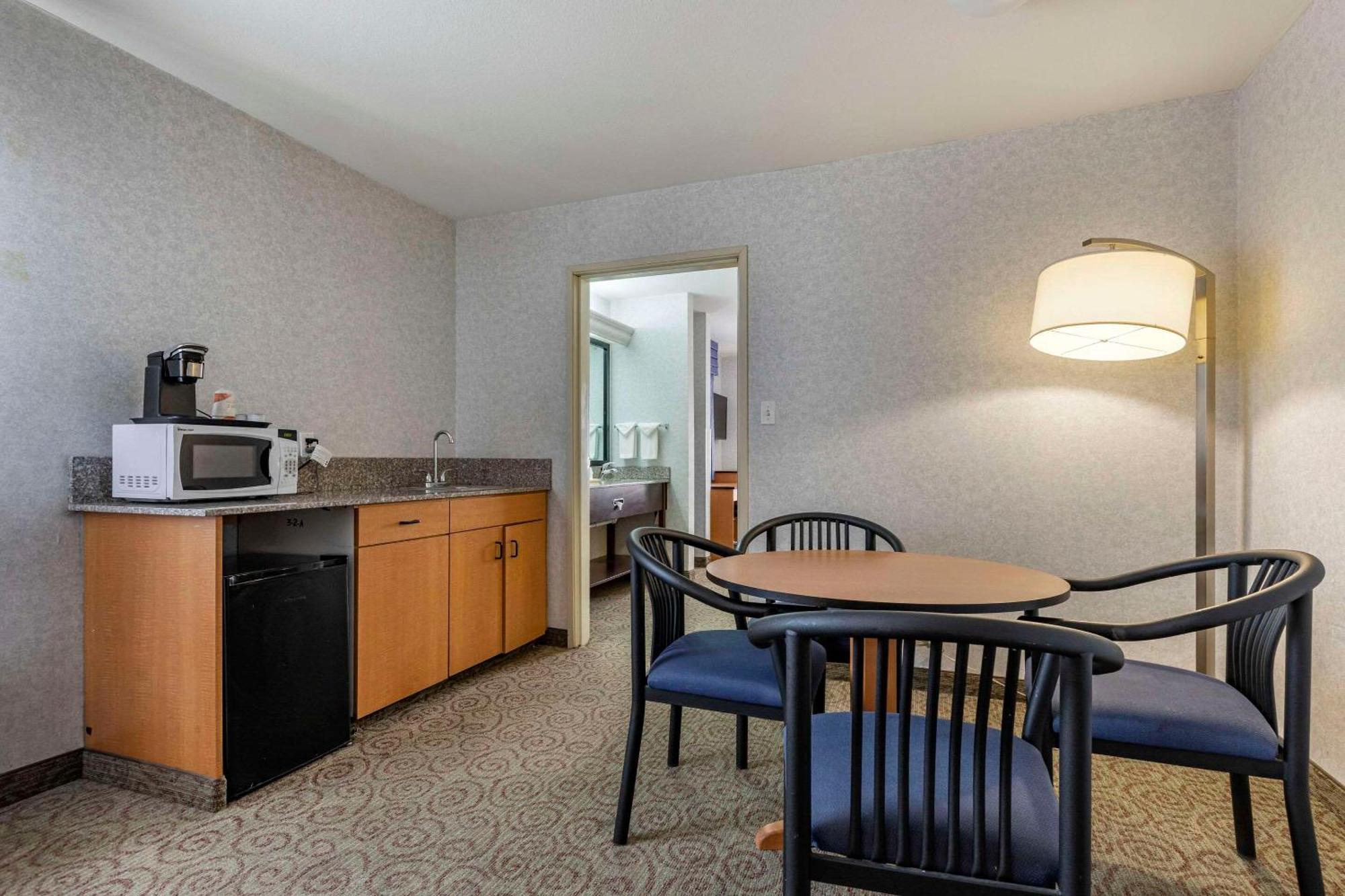Quality Inn & Suites Denver Airport - Gateway Park Aurora Ngoại thất bức ảnh
